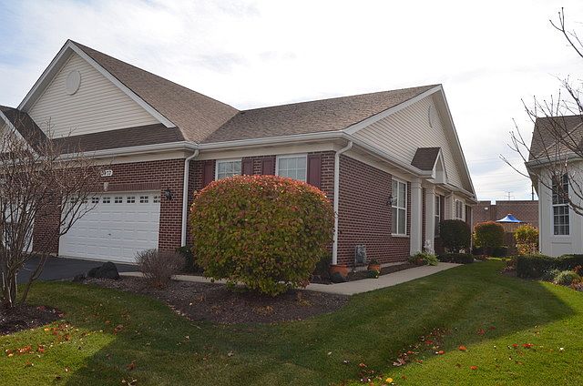 1st image of 2837 Bond Cir #2837