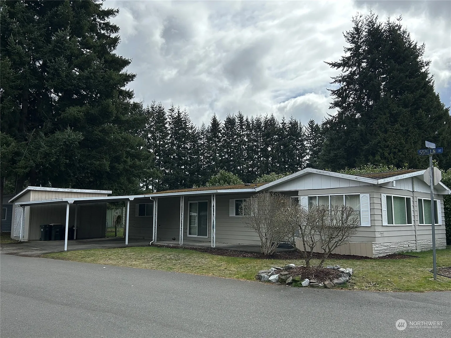 5504 Chelan Lane SE photo 1