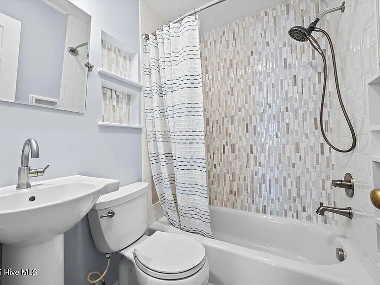 405 Spring Lake Dr — Photo 14