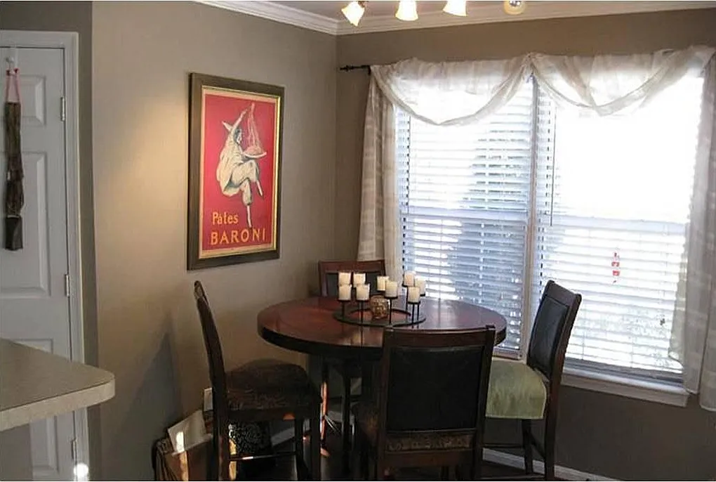 2 bed, 900 sqft, $2,200 — Photo 3