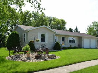 1207 3rd St SE, Waverly, IA 50677