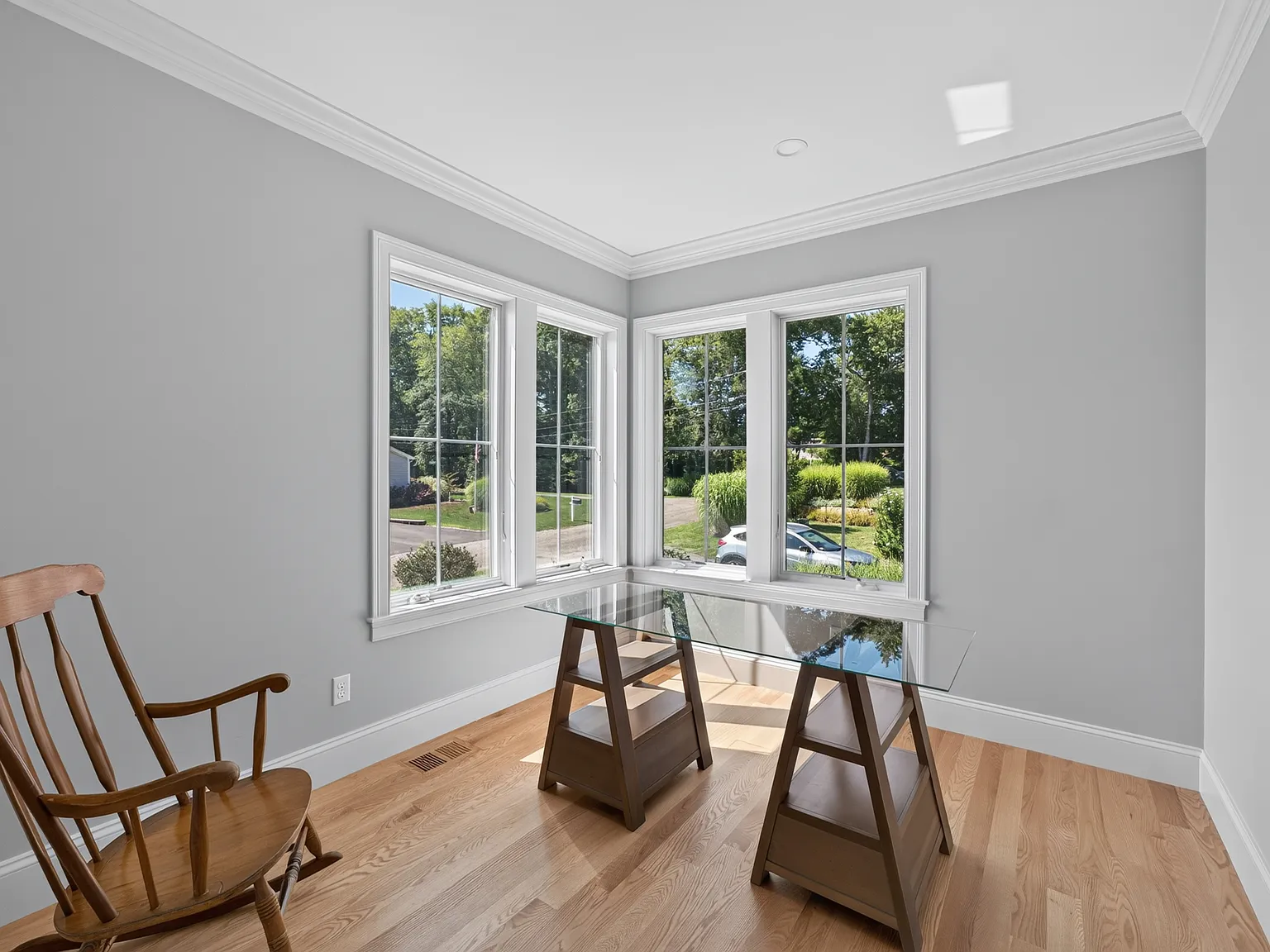 4 bed, 2.5 bath, 2250 sqft, $4,000 — Photo 3