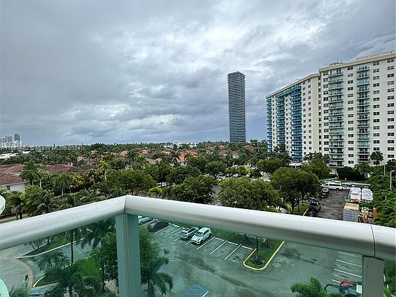 5th image of 19380 Collins Ave APT 614