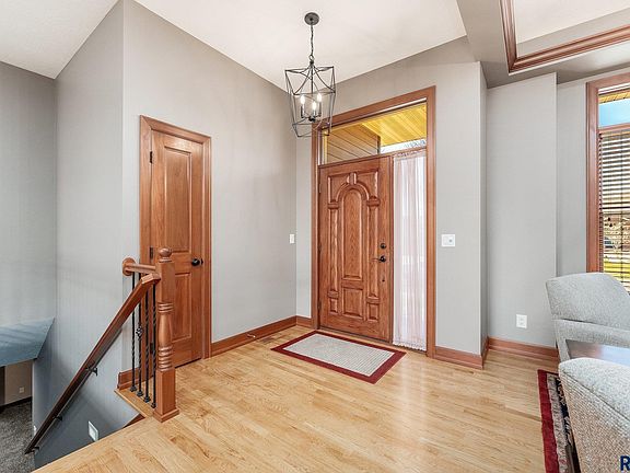 4th image of 6512 S Jeffrey Ave