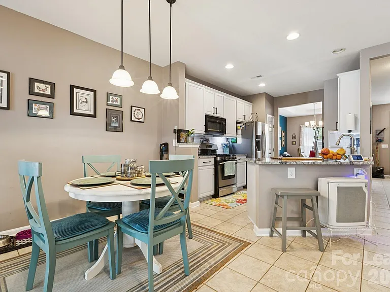 6037 Queens Walk Ct — Photo 10