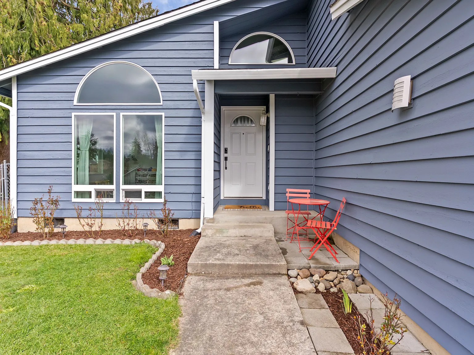 3 bed, 2619 sqft, $4,000 — Photo 2