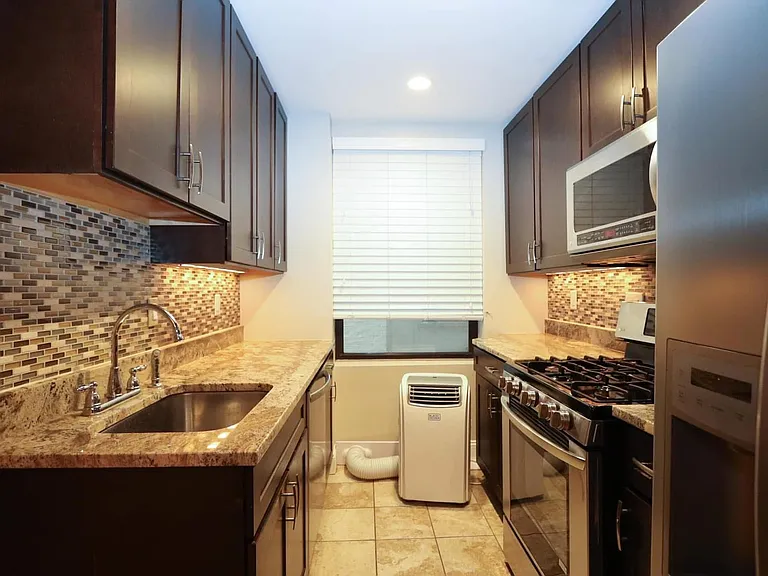 883 Boulevard E #1C — Photo 12