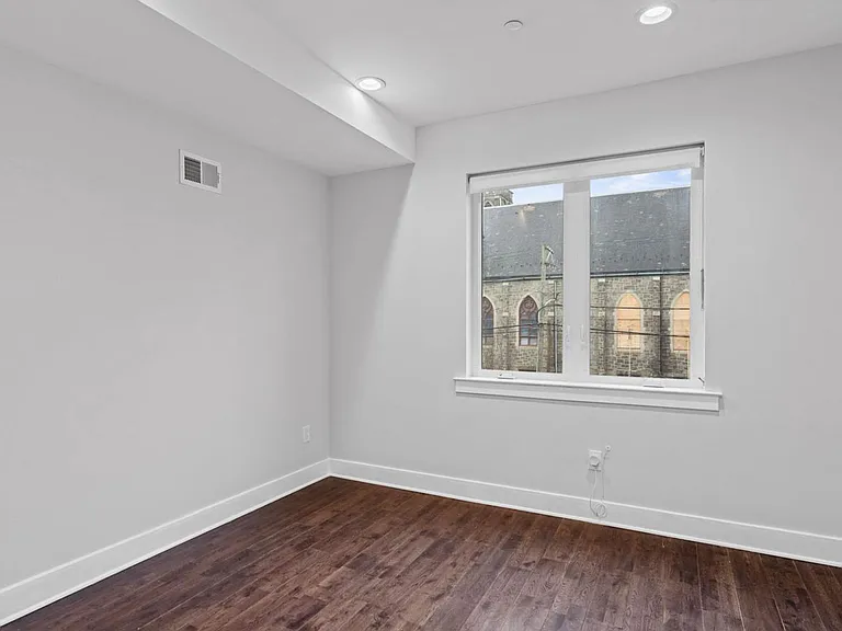 1410 N Marston St — Photo 32
