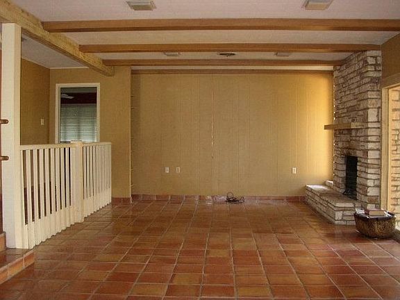 2nd image of 330 Valley Dr
