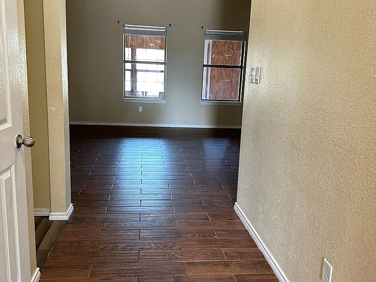 418 Neely Ave — Photo 8