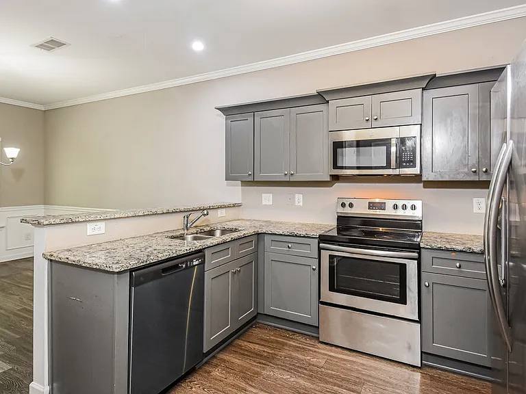 466 Fieldcrest Dr — Photo 9