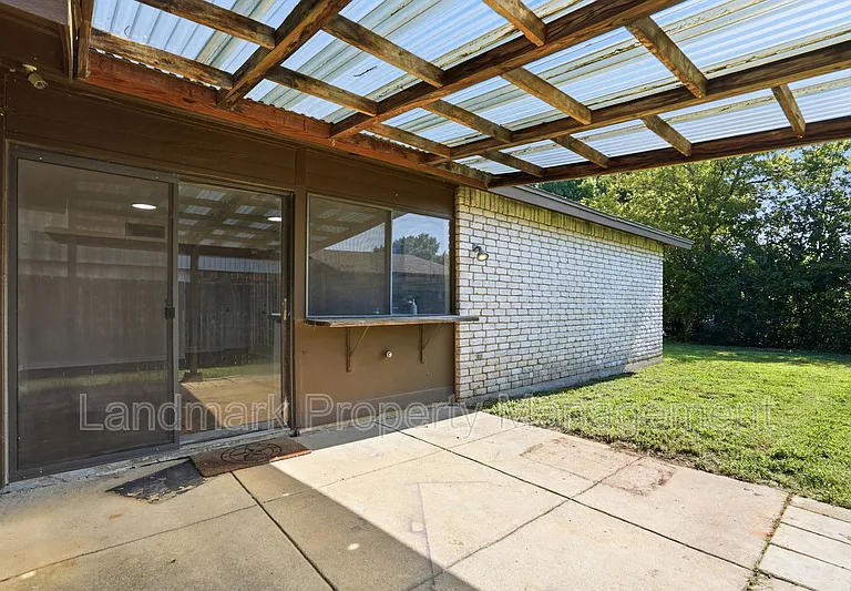 2711 Treeview Dr — Photo 24