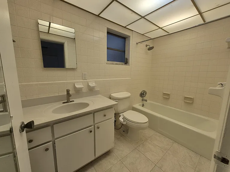 1013 Meadowlawn Dr N — Photo 23