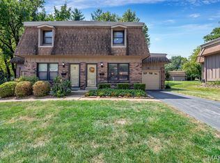 11834 Charlemagne Dr, Maryland Heights, MO 63043