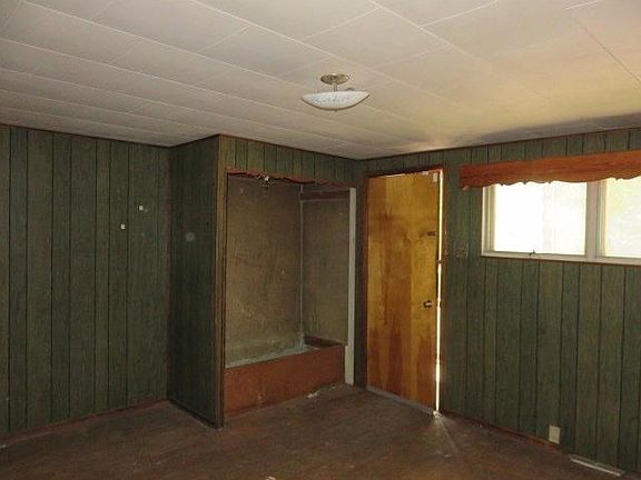 3rd image of 106 S Wayne St