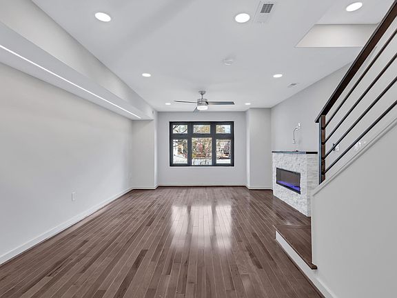 4th image of 909 I St NE Unit 2
