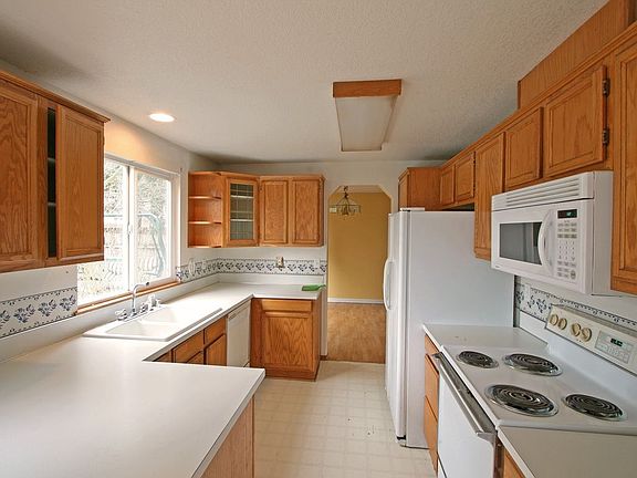 4th image of 4713 NE 124th Ct