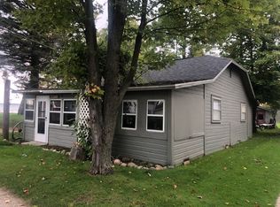 226 Beechwood Ave, Houghton Lake, MI 48629