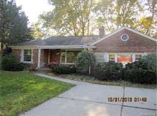 18988 Huntington Ave, Harper Woods, MI 48225