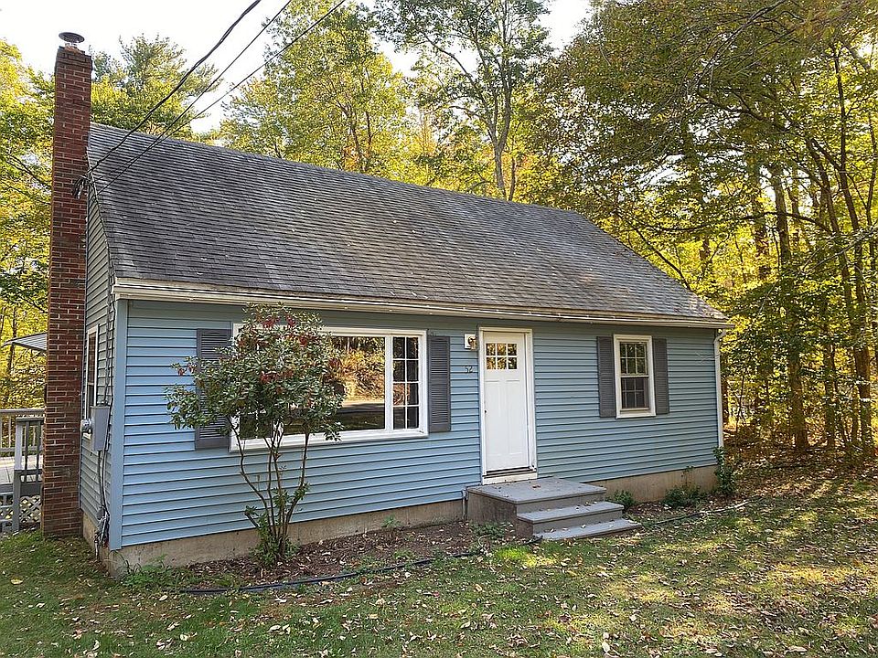 2 Story cape on 1.1 acres 