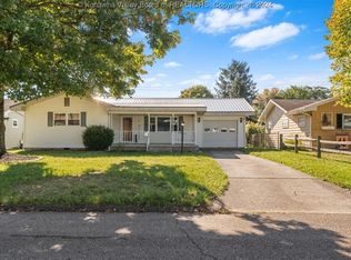 422 Harpold Ave, Ravenswood, WV 26164