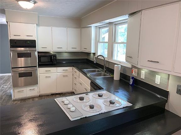 3rd image of 1002 N Eva Ave