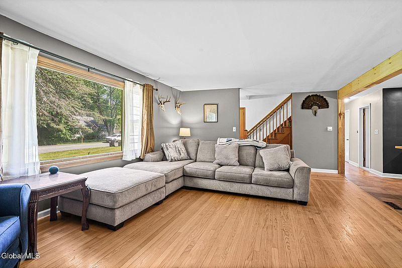 5th image of 1079 Winne Road