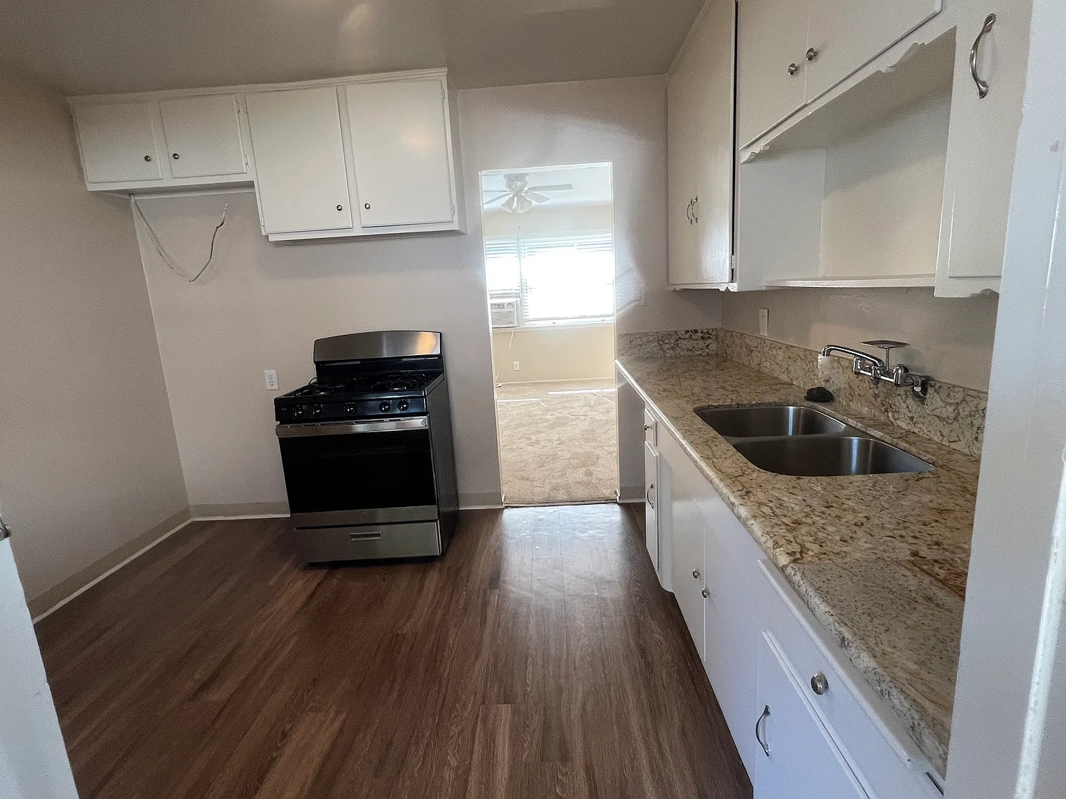 2 bed, 770 sqft, $2,295 — Photo 4