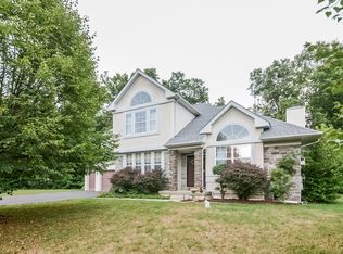 2430 Willow Stream Dr, Quakertown, PA 18951