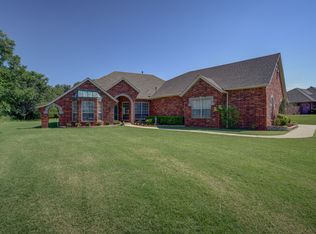 2209 NE 15th St, Moore, OK 73160