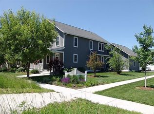 1052 Harris Rd, Grayslake, IL 60030