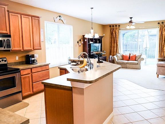 5th image of 101 Venetian Bay Cir