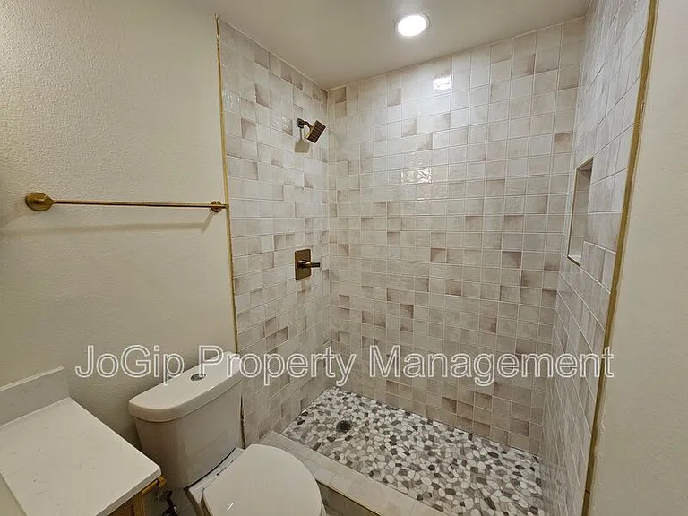 1725 R Ave — Photo 10