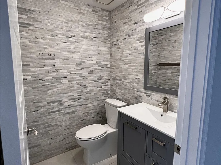 720 Birdie Ct — Photo 4