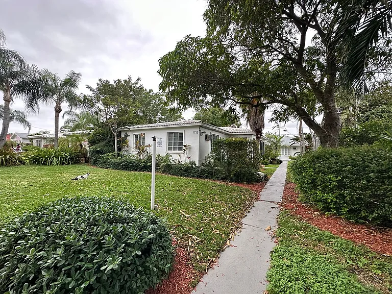 1735 Wiley St — Photo 2