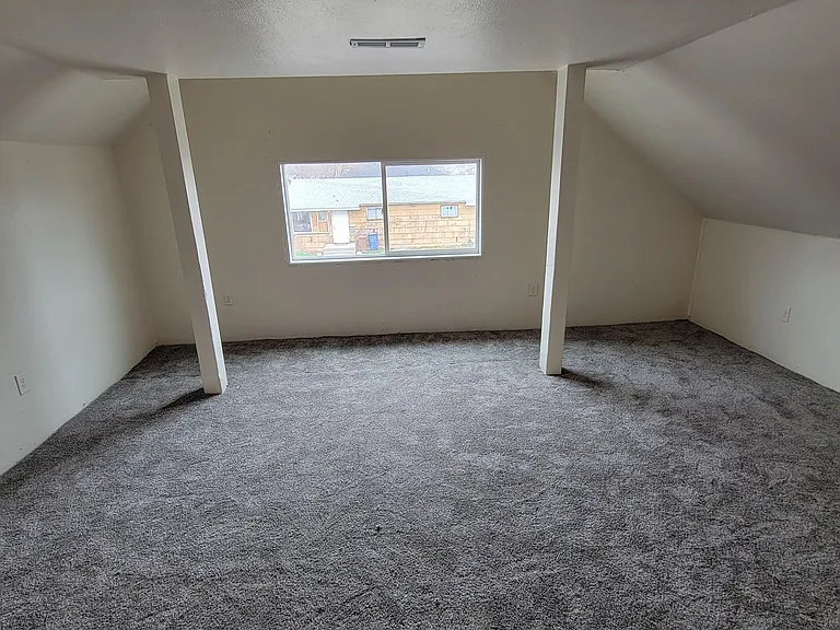 NE Spokane 2 bedroom apartment (Fresh paint and flooring) — Photo 5