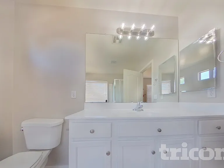 2215 S 83rd Ln — Photo 8