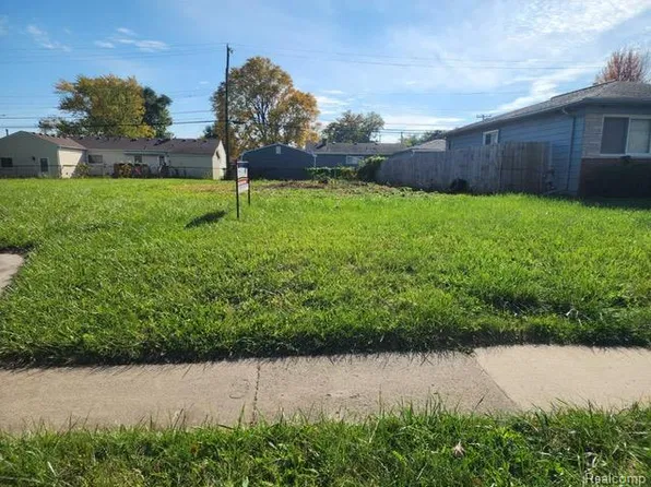 15 Mile Rd, Clinton Township, MI 48035