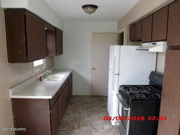 4th image of 1490 Sibley St SE
