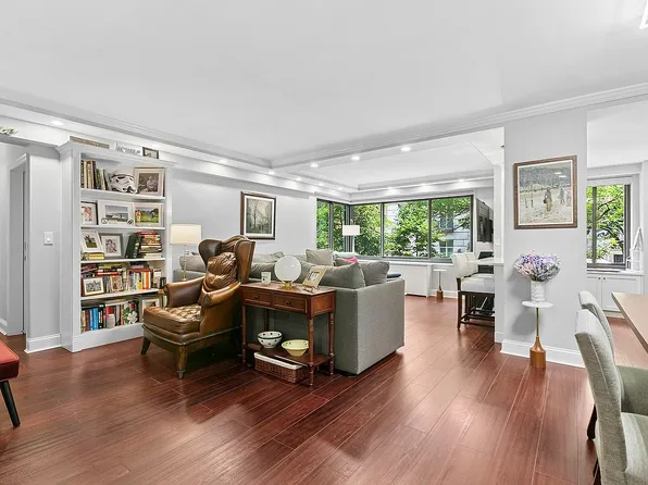 10 E End Ave APT 2F, New York, NY 10075