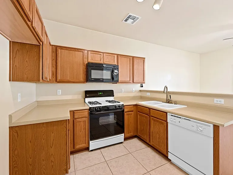 8254 W Kerr St — Photo 5