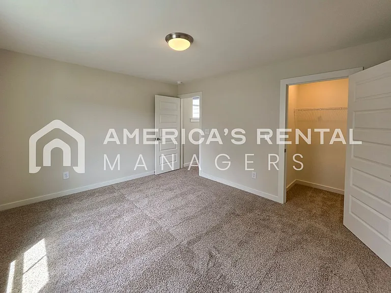 1017 Grand River Blvd W — Photo 53