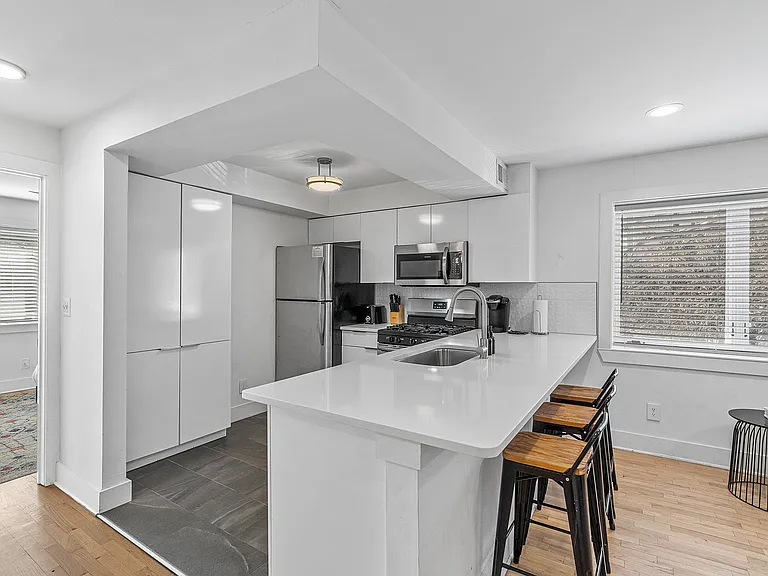 Crescent Apartments — Photo 13