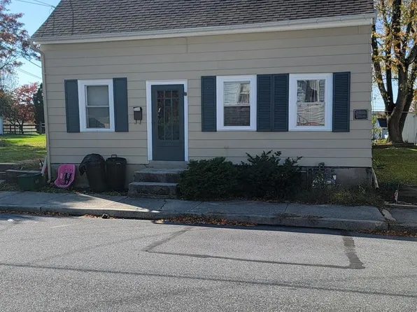 122 N Charlotte St, Manheim, PA 17545