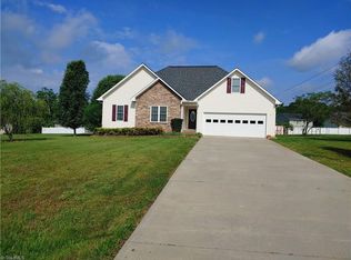131 Applegate Ct, Mocksville, NC 27028