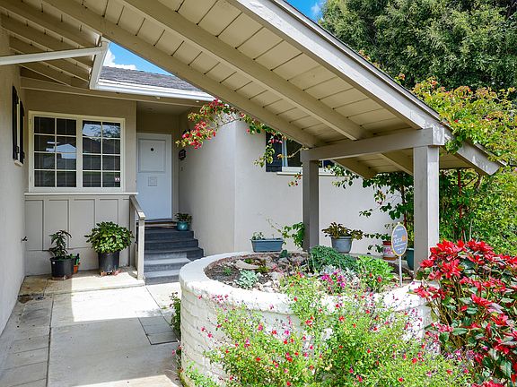 3rd image of 3043 Linda Ln