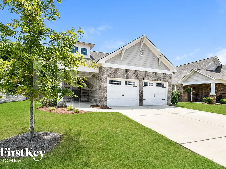 1410 Woodridge Pl — Photo 2