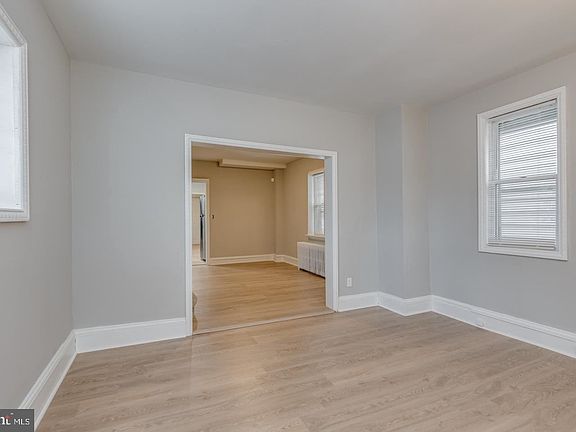 4th image of 305 Broadway