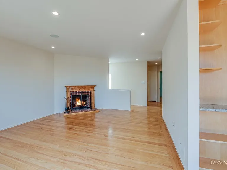 172 Burlwood Dr — Photo 4