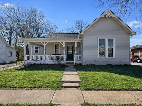 802 Van Buren Ave, Charleston, IL 61920